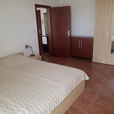 Atrium Apartment *